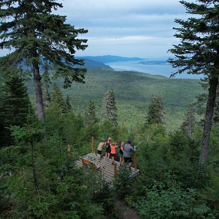 Les Appartements Du Massif De Charlevoix Петит-Ривьер-Сен-Франсуа Экстерьер фото