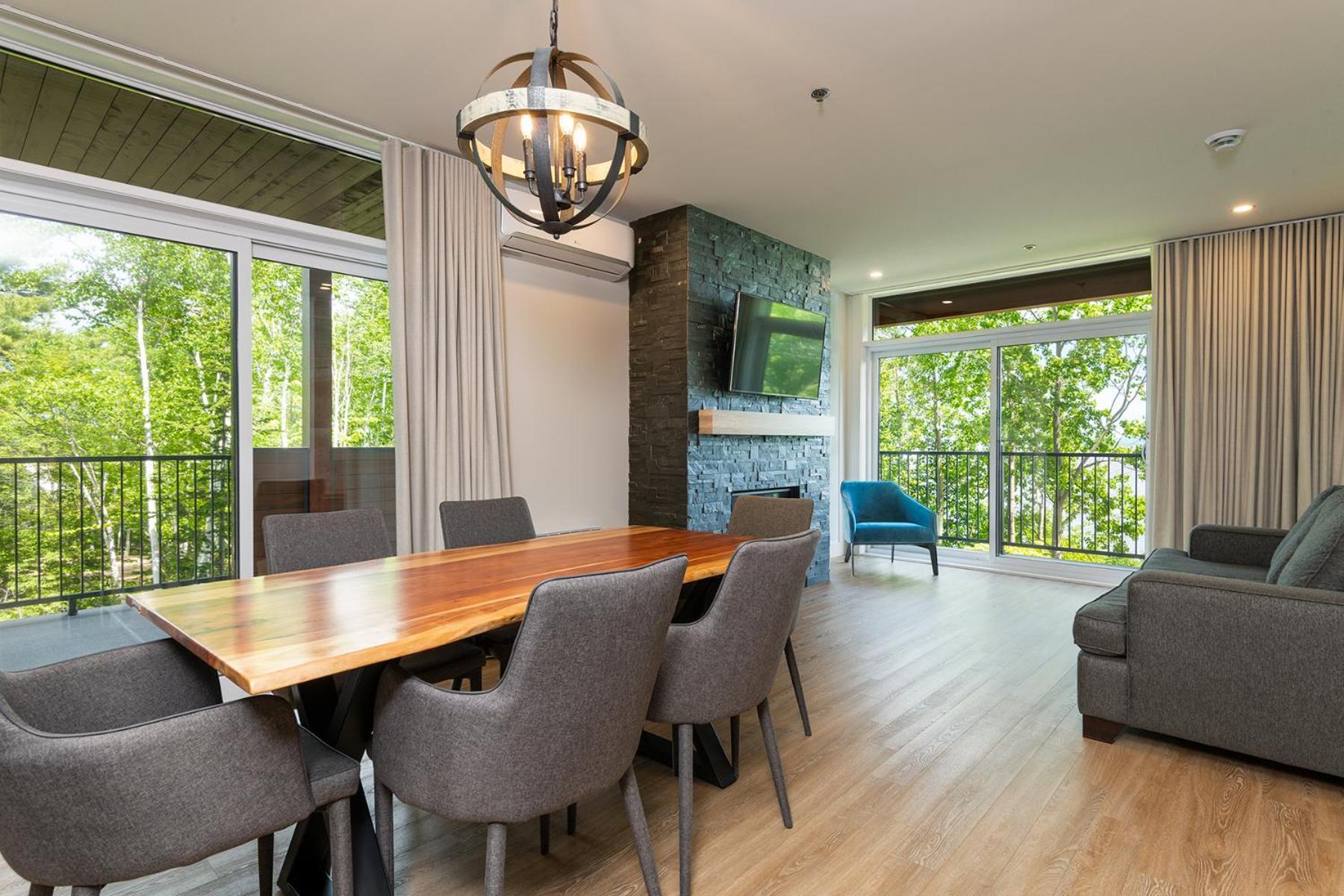 Les Appartements Du Massif De Charlevoix Петит-Ривьер-Сен-Франсуа Экстерьер фото