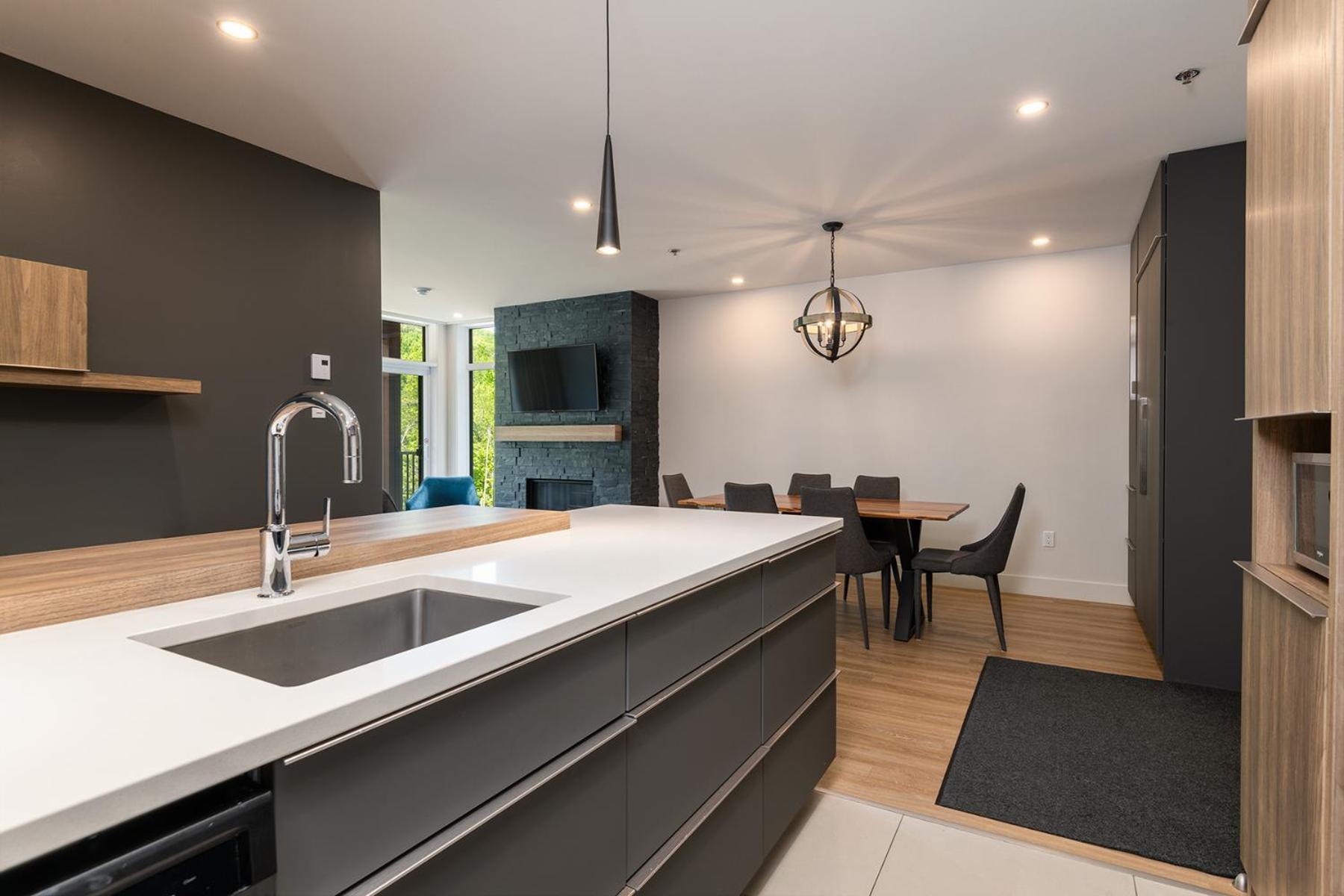 Les Appartements Du Massif De Charlevoix Петит-Ривьер-Сен-Франсуа Номер фото