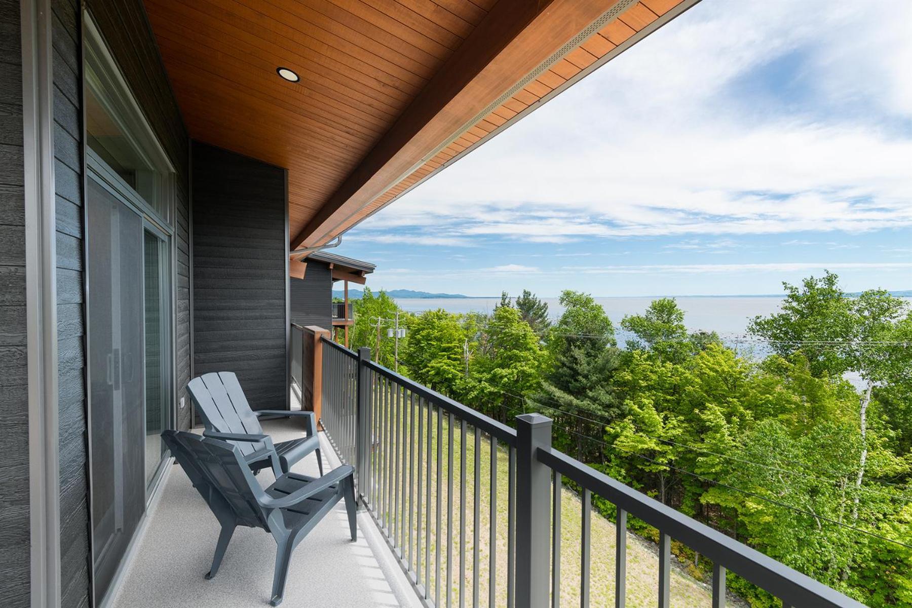 Les Appartements Du Massif De Charlevoix Петит-Ривьер-Сен-Франсуа Экстерьер фото