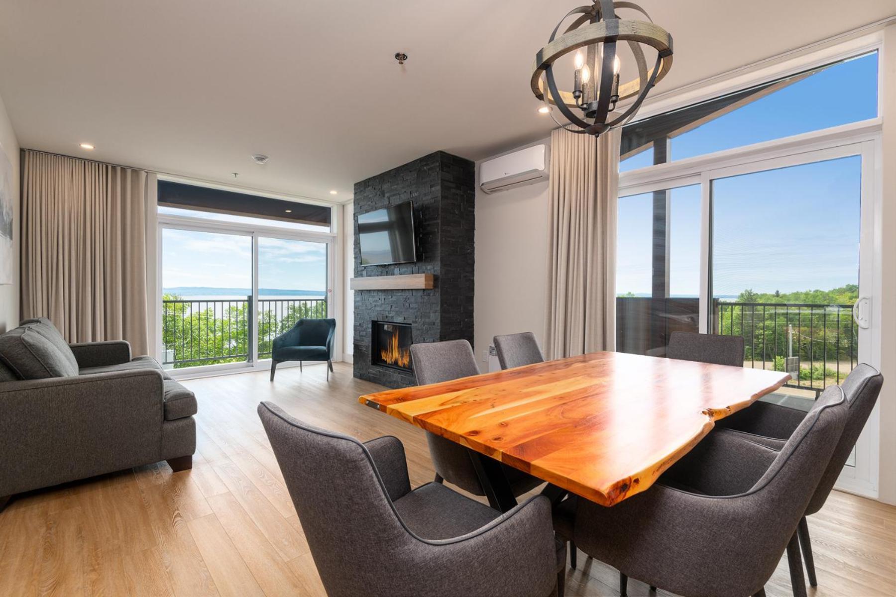 Les Appartements Du Massif De Charlevoix Петит-Ривьер-Сен-Франсуа Экстерьер фото
